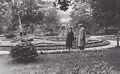 З.А. и Д.С. Лихачевы на прогулке в Ботаническом саду. Ленинград. 1941