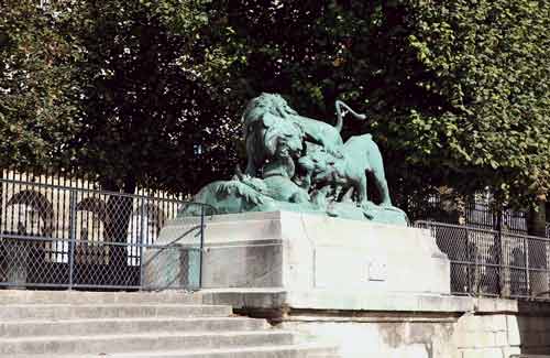 Скульптурная композиция со львами в саду Тюильри, «в конце сада у Лувра». Фото Т.М.Федоровой
