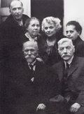 В первом ряду: автор программы «Русская акция» А.С.Ломшаков и профессор Н.О.Лосский в эмиграции в Чехословакии. 1920-е годы