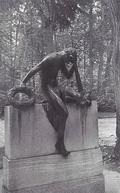 Гений Смерти (Скорбь). Скульптор К.Барт. 1908. Фото 1958 года