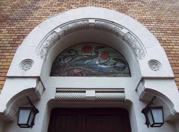 Мозаичное панно над входом в особняк О.Листа. 2009
