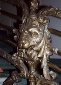 Маска льва в ограждении лестницы особняка И.А.Миндовского на Поварской улице. 2010