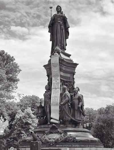 Краснодар. Памятник Екатерине II. Установлен в 1905 году по проекту М.О.Микешина, в 1920-м разрушен, воссоздан в 2006 году
