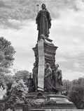 Краснодар. Памятник Екатерине II. Установлен в 1905 году по проекту М.О.Микешина, в 1920-м разрушен, воссоздан в 2006 году