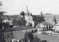 Вид на купол Никольской церкви (слева), колокольню и церковь св. Иоанна Златоуста в Свято-Никольском Староладожском монастыре. Фото А.Потресова. 1967