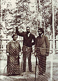 В.Я. и И.М. Брюсовы и Муни (Самуил Викторович Киссин) с ракетками. 1915. ГЛМ