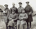 Генерал-лейтенант Ф.Ф.Кублицкий-Пиоттух (сидит слева) с офицерами его дивизии. 1916. Публикуется впервые