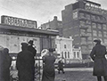 Газетный стенд на Пушкинской площади. 1930-е годы