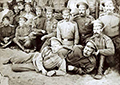 С.Есенин — санитар царскосельского военно-санитарного поезда (лежит слева). 1916