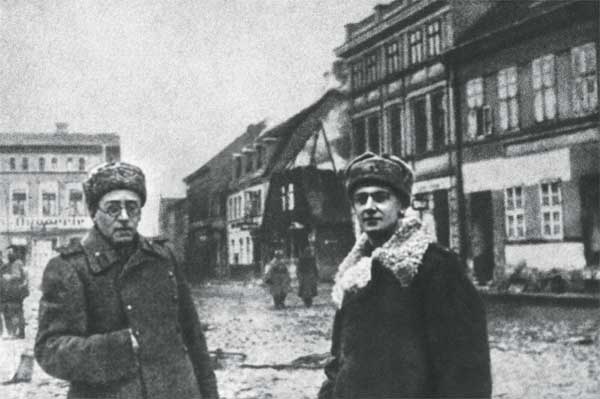 В.С.Гроссман и Е.А.Долматовский. Германия. 1945
