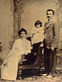 Е.Э.Костаки (мать), Марика (старшая сестра), Д.С.Костаки (отец). Каир. 1903. Предоставлено А.Г.Костаки