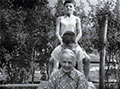 С.А.Ясюнинская-Первушина с внуками Львом и Федором на даче в деревне Степановское. 1949
