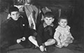 Маша Реформатская (справа) с двоюродными братьями Олегом и Алешей. Дурновский переулок, 13. 1940