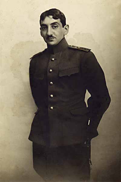Г.Якулов в военной форме. Фотография. 1914. Частное собрание, Москва
