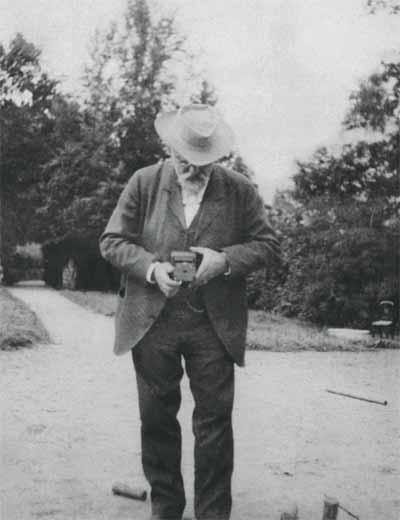 Савва Мамонтов в абрамцевском парке. 1901
