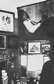 А.И.Цветаева в интерьере своей комнаты. 1916. РГАЛИ. На стене, вверху справа — портрет С.Эфрона работы М.Нахман