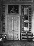 Петровское. Стена с фресками в одной из комнат. Внизу справа портрет кн. Евгения Голицына («Хинный мальчик»). 1900-е годы