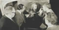 Коллекционер и меценат Эдуард фон Фальц-Фейн (в центре) передает в дар Советскому фонду культуры портрет светлейшего князя Г.А.Потемкина. 1987