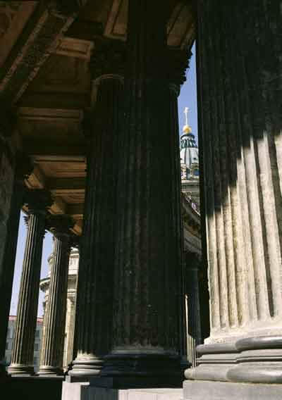 Восточная колоннада Казанского собора. Архитектор А.Воронихин. 1801–1811
