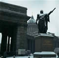 Памятник М.И.Кутузову перед Казанским собором. Скульптор Б.Орловский. 1831–1837