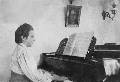 Марина Цветаева за роялем в квартире Цветаевых в Трехпрудном, 8. 1908