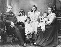 Мария Александровна и Григорий Александрович Кожевниковы с детьми. Лёля – вторая слева. 1899