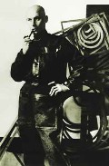 А.Родченко в сконструированном им рабочем комбинезоне. Фотография. 1922