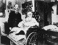 Лев Толстой и Генри Джордж-младший. 5 июня 1909. Фото Мура. Опубликовано в журнале «The World’s Work». New York. 1902. Vol.41