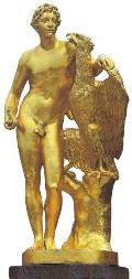 Ганимед. Золоченая скульптура с античного оригинала IV века до н.э. на западной лестнице Большого каскада