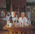 Екатерина Петровна (1916–1996) и Федор Викторович (1914–1995) Лемкули с предметами из своей коллекции. Фотография начала 1990-х годов