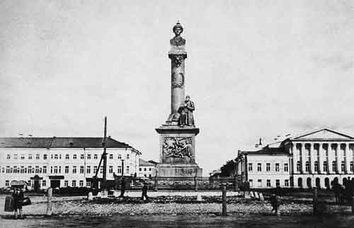 Кострома. Памятник Ивану Сусанину (скульптор В.И.Демут-Малиновский). Фото 1891 года. Снесен в 1930-х годах

