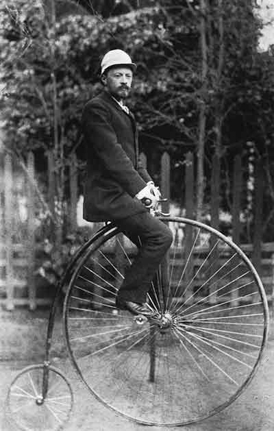 В.Г.Шухов – велосипедист. Фото неизвестного автора 1880-х годов
