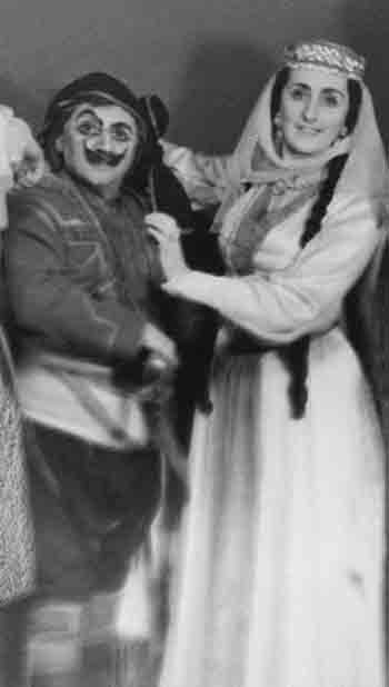 Г.В.Бархударов и Е.Е.Сафарова в танце «Картули» из оперы З.Палиашвили «Даиси». Конец 1940-х годов

