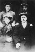 Александр Гаврилов (сидит слева). 1930-е годы