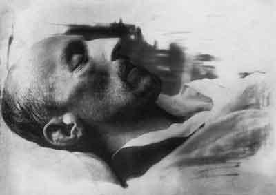 Александр Блок на смертном одре. Фото М.С.Наппельбаума. 8 августа 1921 года. Частное собрание
