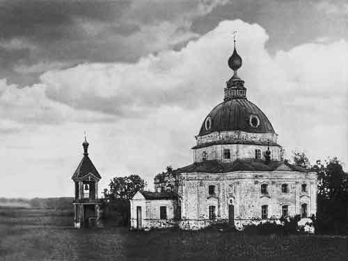 Церковь в селе Тараканове, где 17 августа 1903 года венчались А. А. Блок и Любовь Дмитриевна Менделеева. Фото 1920-х годов
