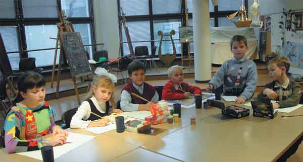 Участники конкурса из детской художественной студии «Третьяковская галерея» при  Государственной Третьяковской галерее
