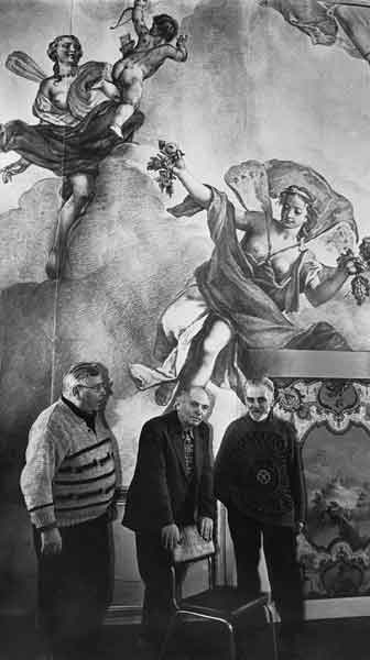 Мастерская художников-реставраторов. Слева направо: В.Г.Журавлев, И.А.Алексеев, Б.Н.Лебедев
