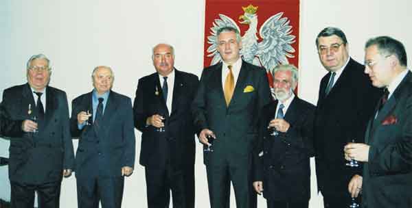 На церемонии вручения орденов «За заслуги перед польской культурой». 2003