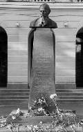Памятник Ф. М. Достоевскому в Таллинне. Открыт как дар Правительства Москвы в 2002 году