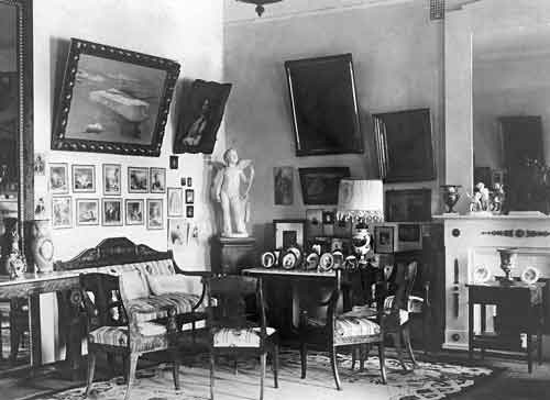 Гостиная в Большом доме. 1910-е годы
