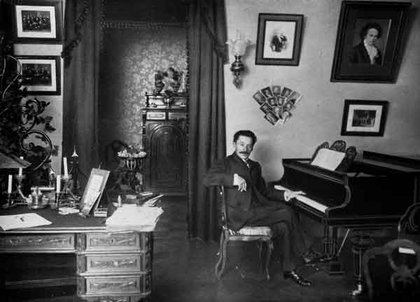 А.С.Аренский в кабинете. 1890-е годы.  
