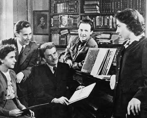 Г.Г.Нейгауз и его ученики. Н.Фомина, Е.Малинин, Г.Г.Нейгауз, А.Гинзбург и В.Горностаева. 1950-е годы
