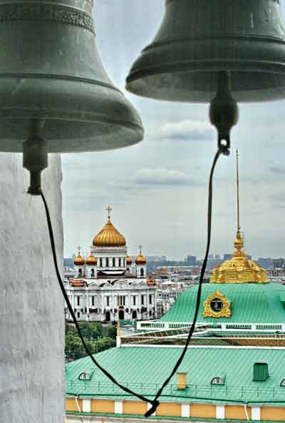 Вид на Храм  Христа Спасителя со звонов второго яруса колокольни. 2006
