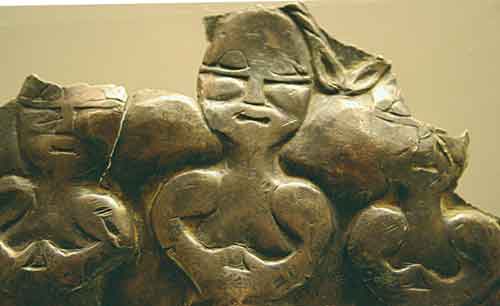 Бляха с изображением трех антропоморфных фигур в шлемах. Серебро, литье, полировка, гравировка. Западная Сибирь, X-XII вв.
