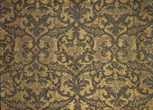 Ткань с цветочным узором по желтому фону. Испания. Середина XVI века. Шелк, серебряная нить. ГЭ
