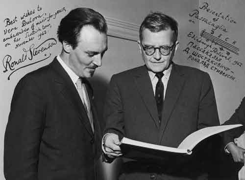 Рональд Стивенсон и Дмитрий Шостакович. Эдинбург. 1962. Фотография подарена ирландским композитором В.Г.Дуловой
