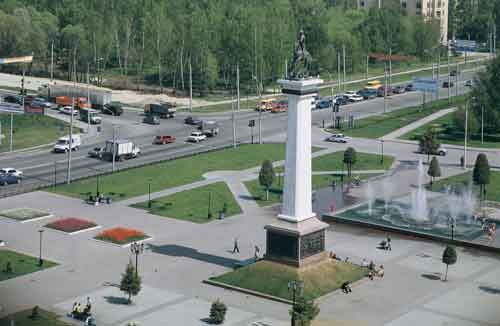 Рязань. Памятный знак св. Георгию Победоносцу на бульваре Победы
