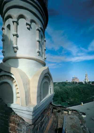 Вид на Рязанский кремль от церкви Спаса на Яру