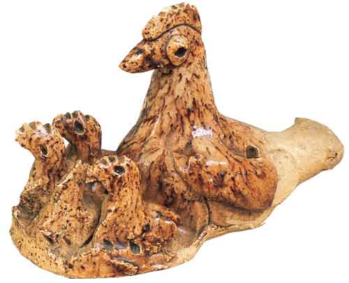 Скопинская керамика. Игрушка-свистулька «Наседка с цыплятами». Начало ХХ века
